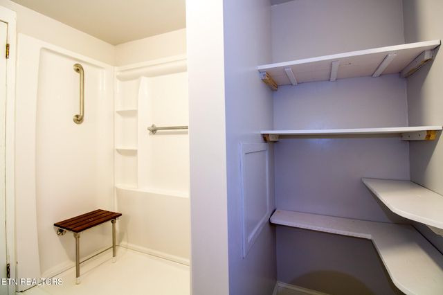 301 S Chamberlain Ave, Rockwood, TN 37854