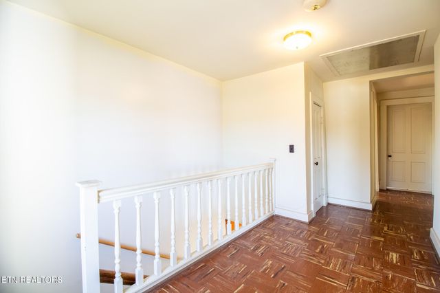 301 S Chamberlain Ave, Rockwood, TN 37854