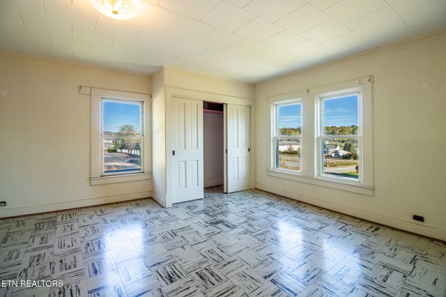 301 S Chamberlain Ave, Rockwood, TN 37854