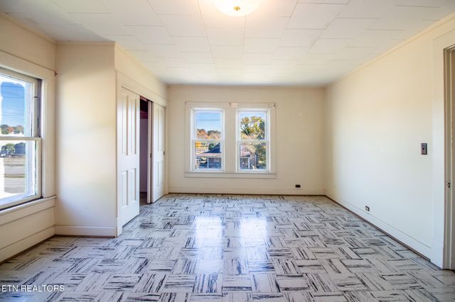 301 S Chamberlain Ave, Rockwood, TN 37854