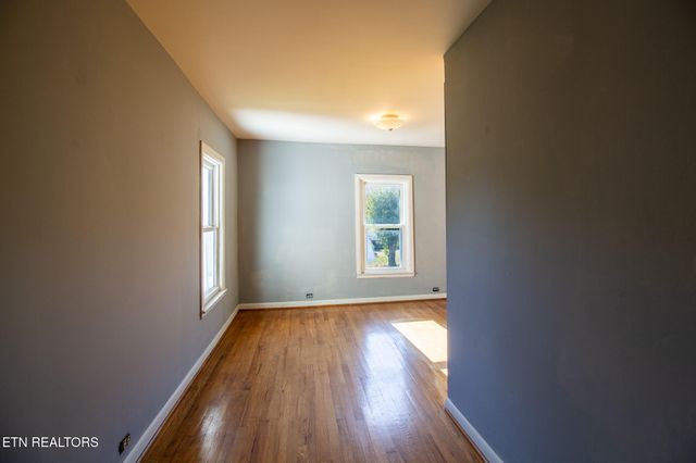 301 S Chamberlain Ave, Rockwood, TN 37854