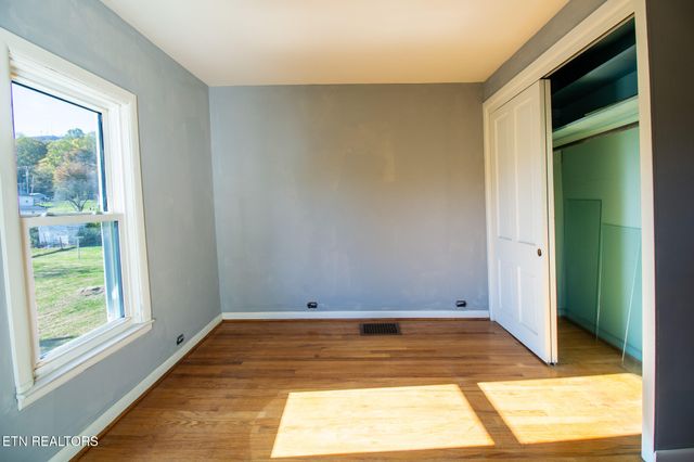 301 S Chamberlain Ave, Rockwood, TN 37854