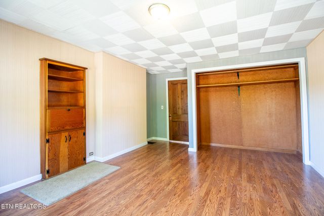 301 S Chamberlain Ave, Rockwood, TN 37854