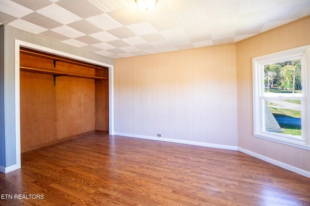 301 S Chamberlain Ave, Rockwood, TN 37854