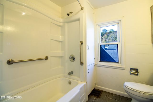 301 S Chamberlain Ave, Rockwood, TN 37854