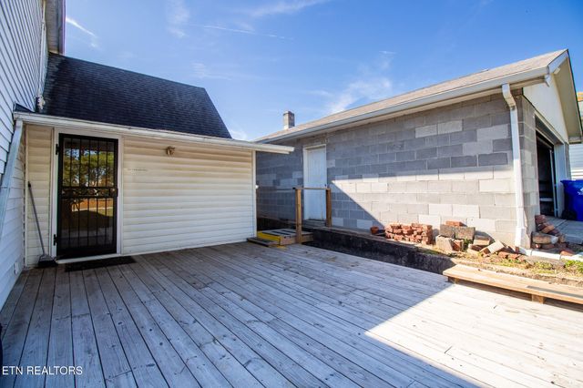 301 S Chamberlain Ave, Rockwood, TN 37854