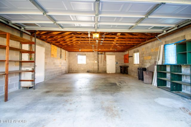 301 S Chamberlain Ave, Rockwood, TN 37854