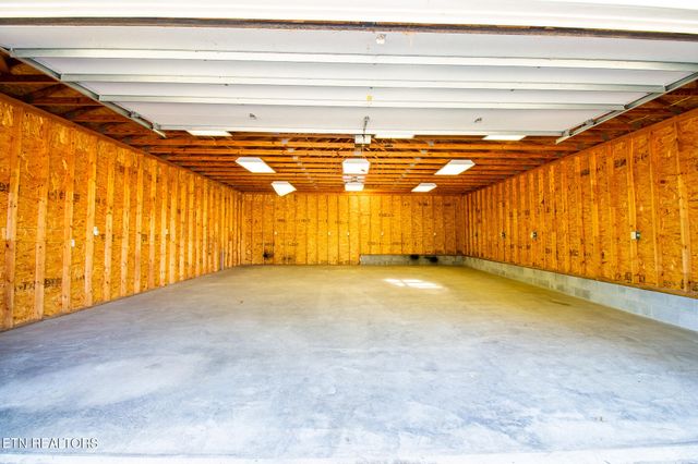 301 S Chamberlain Ave, Rockwood, TN 37854