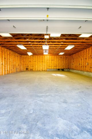 301 S Chamberlain Ave, Rockwood, TN 37854