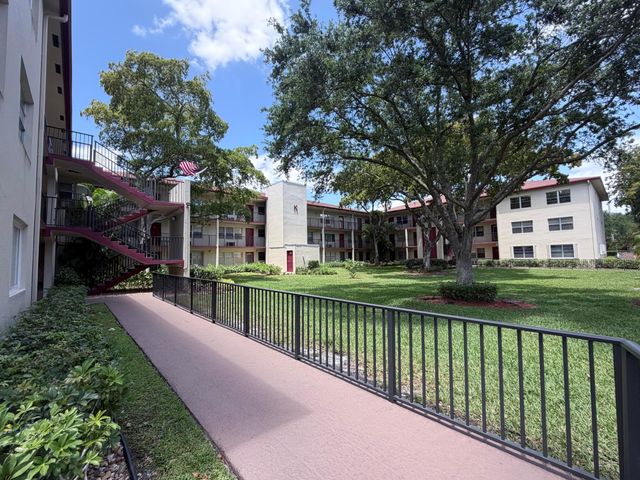 100 SW 132nd Way 303k, Pembroke Pines, FL 33027