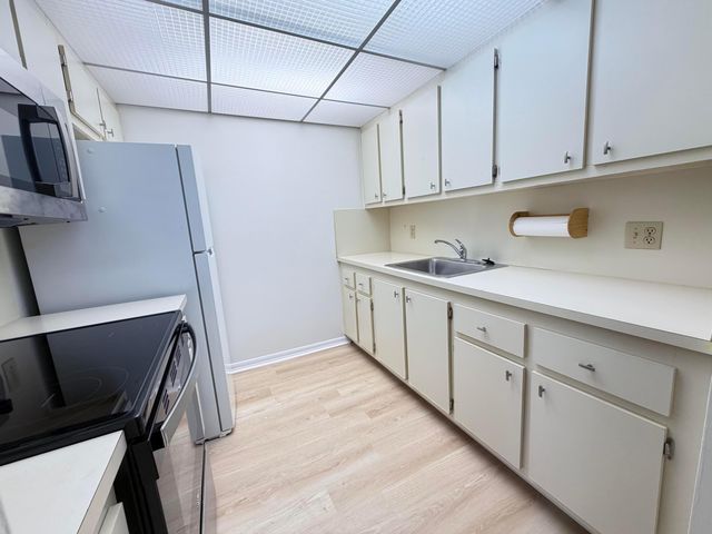 100 SW 132nd Way 303k, Pembroke Pines, FL 33027