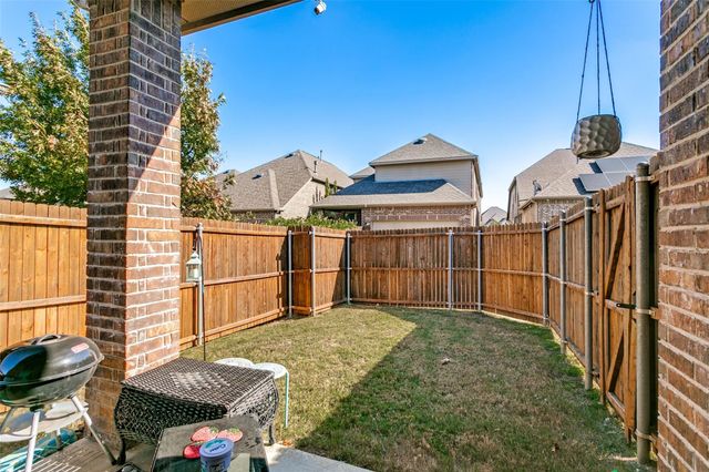 504 Garden Avenue, Euless, TX 76039
