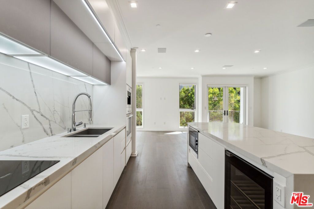 132 N Swall Drive 202, Los Angeles, CA 90048 — photo 2
