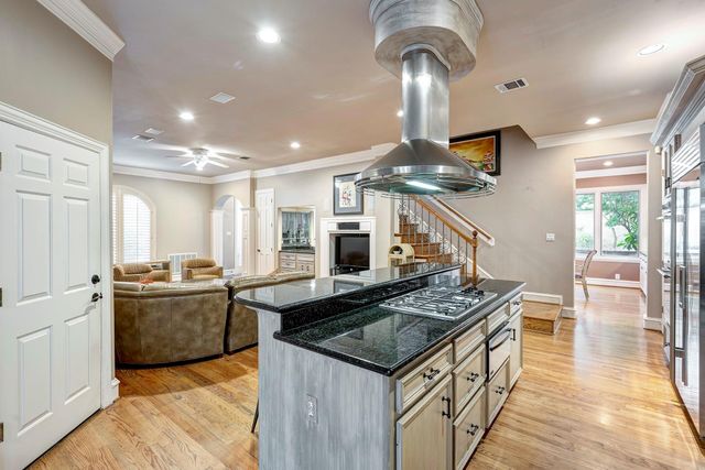 1221 Wynden Court, Houston, TX 77056