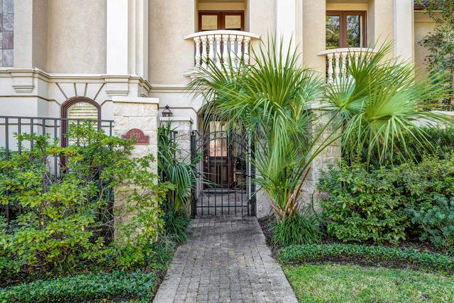 1221 Wynden Court, Houston, TX 77056