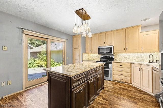 13192 Olympus Way, Strongsville, OH 44149