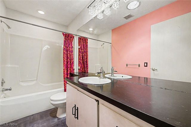 13192 Olympus Way, Strongsville, OH 44149