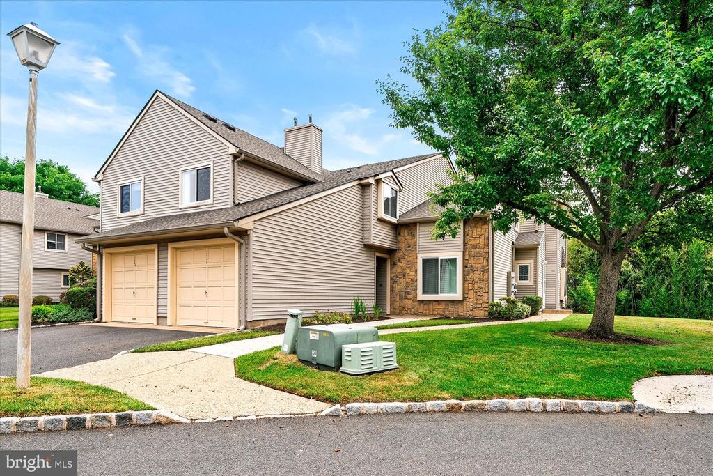 114 TEAL CT, East Windsor, NJ 08520