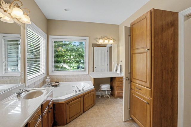 1702 DUNHILL WAY, Columbia, MO 65203