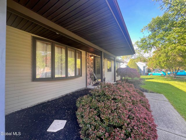 6 St Francis Lane, Colonie, NY 12304