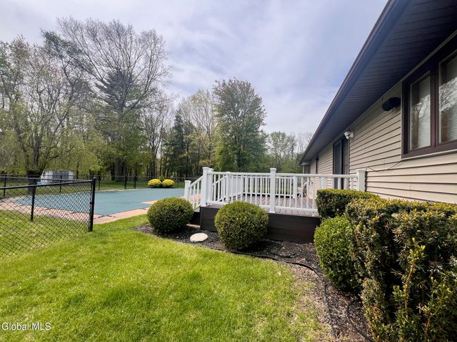6 St Francis Lane, Colonie, NY 12304