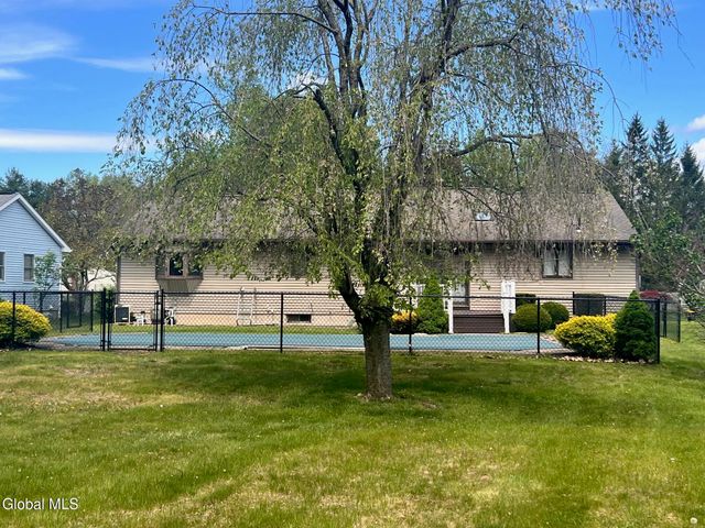 6 St Francis Lane, Colonie, NY 12304