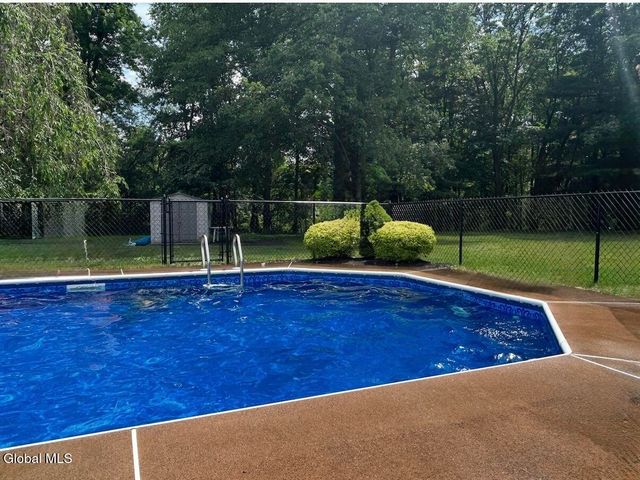 6 St Francis Lane, Colonie, NY 12304