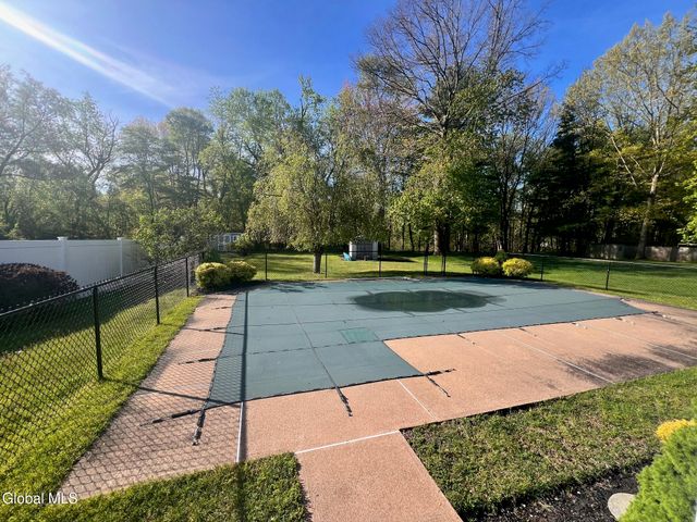6 St Francis Lane, Colonie, NY 12304