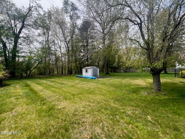 6 St Francis Lane, Colonie, NY 12304