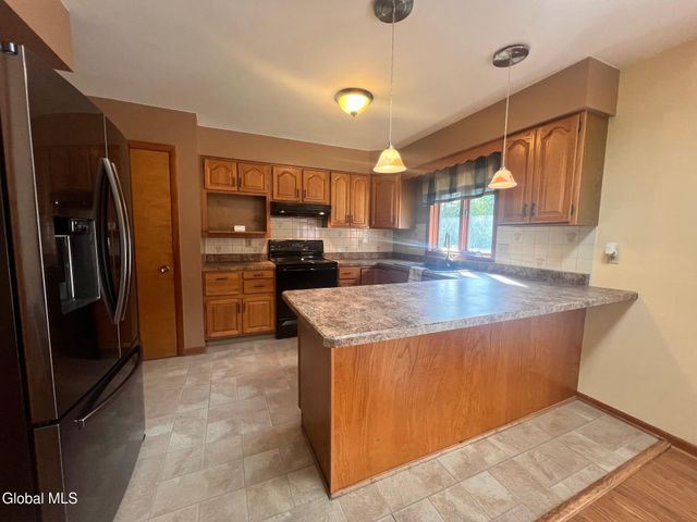 6 St Francis Lane, Colonie, NY 12304