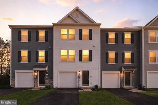 105 HOMESTEAD DR, Hanover, PA 17331