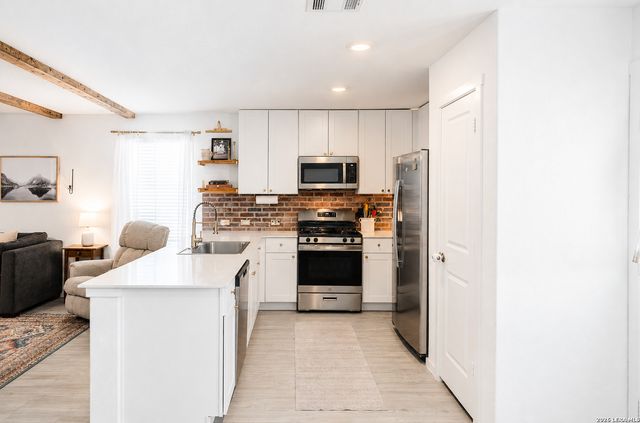 32022 SHRUBLAND DR, Bulverde, TX 78163