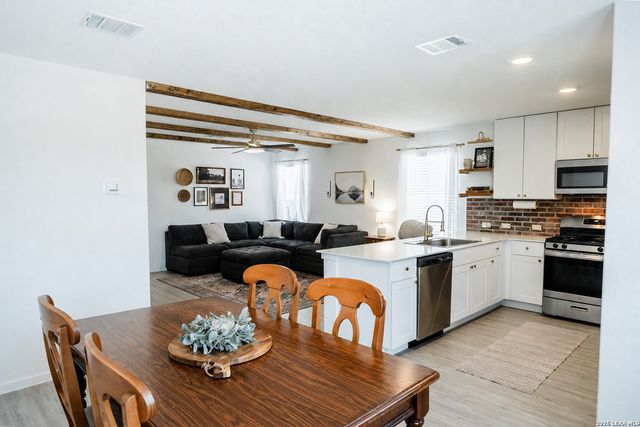 32022 SHRUBLAND DR, Bulverde, TX 78163
