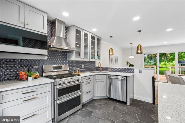 9817 CHERRY TREE LN, Silver Spring, MD 20901