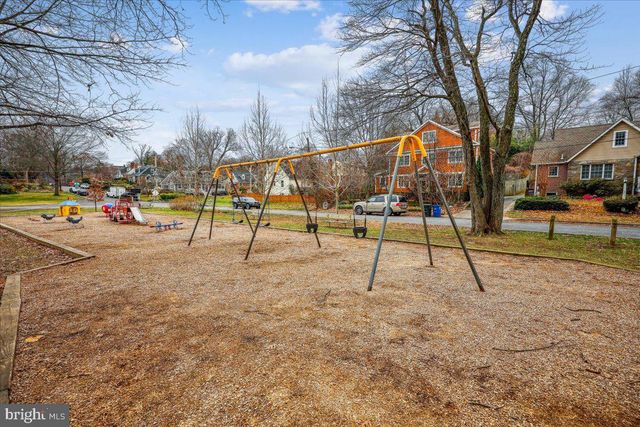9817 CHERRY TREE LN, Silver Spring, MD 20901