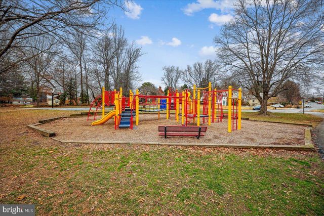 9817 CHERRY TREE LN, Silver Spring, MD 20901
