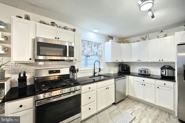 56 YORK RD, York, PA 17407