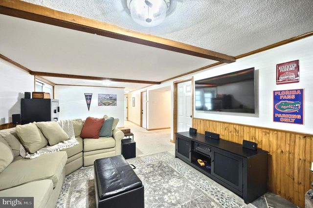 56 YORK RD, York, PA 17407