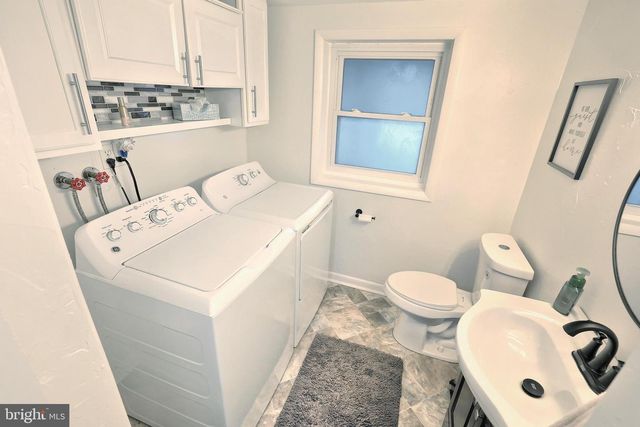 56 YORK RD, York, PA 17407