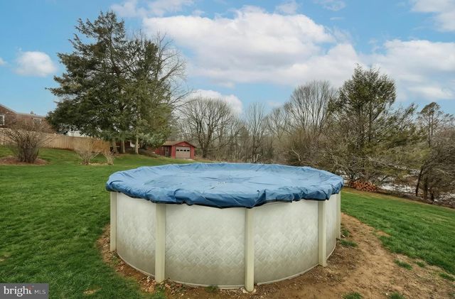 56 YORK RD, York, PA 17407