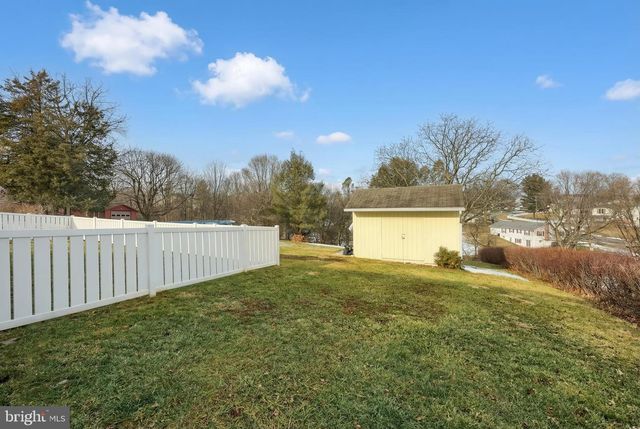 56 YORK RD, York, PA 17407