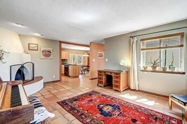 911 Palmas Altas Drive SE, Rio Rancho, NM 87124