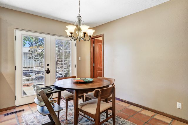 911 Palmas Altas Drive SE, Rio Rancho, NM 87124