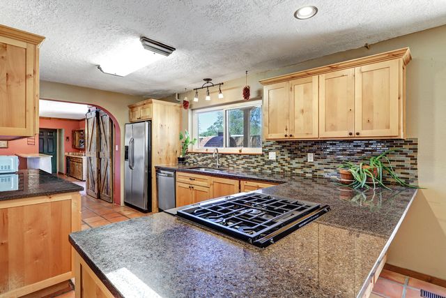 911 Palmas Altas Drive SE, Rio Rancho, NM 87124
