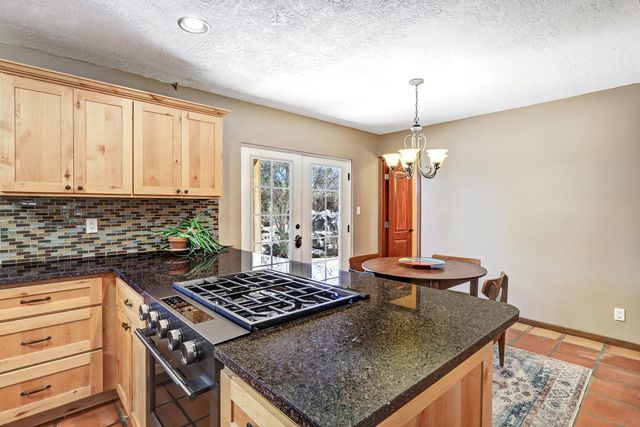 911 Palmas Altas Drive SE, Rio Rancho, NM 87124