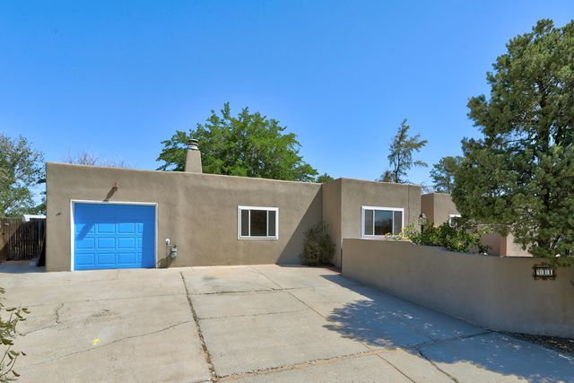 911 Palmas Altas Drive SE, Rio Rancho, NM 87124