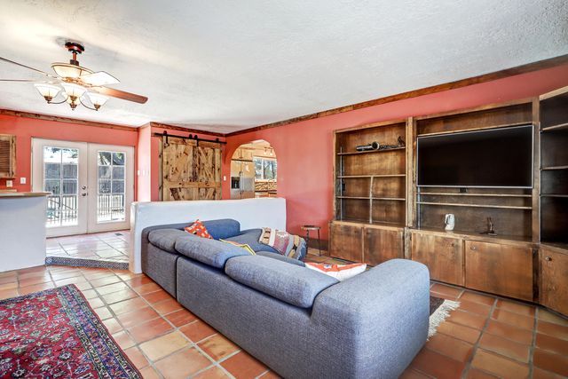 911 Palmas Altas Drive SE, Rio Rancho, NM 87124