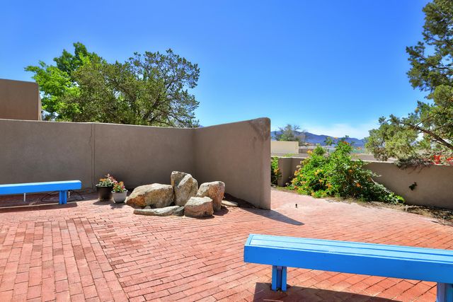911 Palmas Altas Drive SE, Rio Rancho, NM 87124