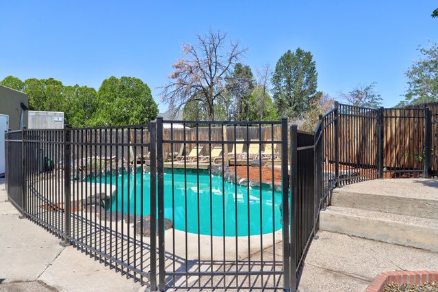 911 Palmas Altas Drive SE, Rio Rancho, NM 87124