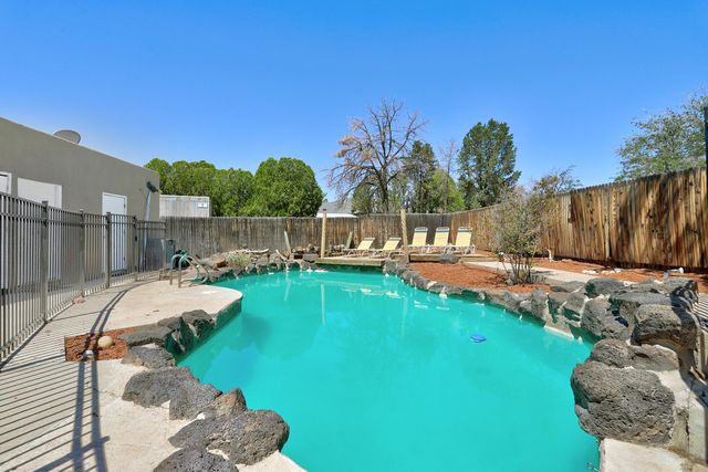 911 Palmas Altas Drive SE, Rio Rancho, NM 87124